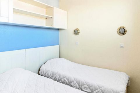 Dit 3-kamerappartement biedt comfortabele accommodatie voor maximaal 6 personen en beschikt over een woonkamer, keukengedeelte, twee slaapkamers en een badkamer met apart toilet. Het is uitgerust met essentiכle voorzieningen zoals beddengoed (beschik...