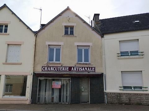 ancienne boucherie en plein centre bourg Située en centre bourg du Croisty - Cette maison de 120 m2 (ancien commerce : charcuterie) vous propose, une entrée, une cuisine indépendante aménagée et équipée de 20 m2 , une pièce de pouvant servir de chamb...