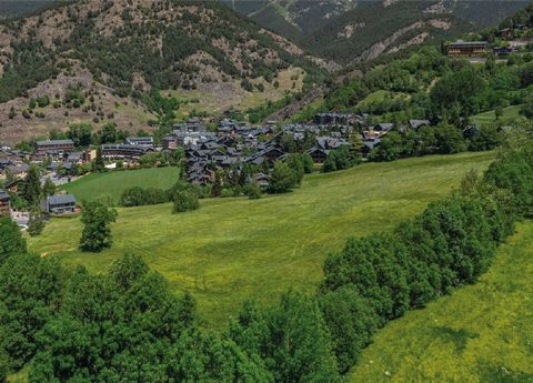 We have a magnificent plot near the center of the town of Ordino. The land is connected through a two-way road, so the urbanization can be accessed both by car and on foot. It is a plot that, thanks to the slope of the land, has sun and panoramic vie...