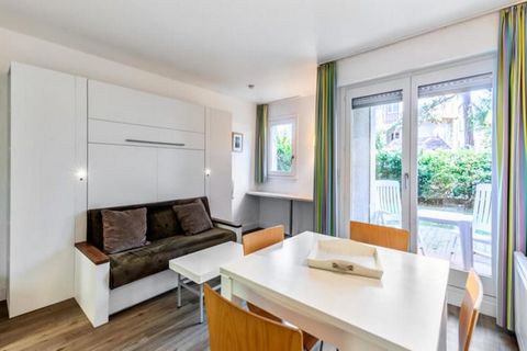 Dieses charmante Apartment liegt nur 250 Meter von den Geschהften, dem Strand und den ber�hmten „Planches de Deauville“ entfernt und bietet einen komfortablen Aufenthalt mit allen wichtigen Annehmlichkeiten. Das Wohnzimmer verf�gt �ber ein Schlafsofa...