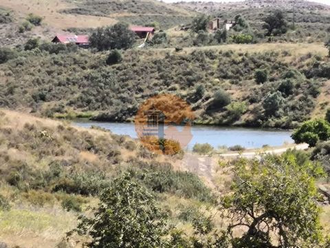 Rustikales Grundstück mit 18370m² - In der Nähe von Botelhas in Castro Marim - Algarve. Land mit Well. In der Nähe des Caroucha-Staudamms. Vista Algo und Blick auf die Berge der Algarve. Land mit flachen Teilen. In ruhiger und ruhiger Lage. Freier Bl...