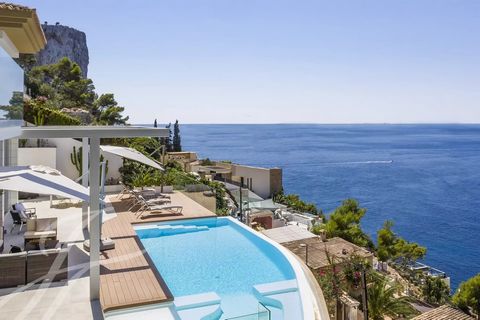 Stunning Sea View Villa in Puerto Andrat x4/5 bedroom, 6 bathroom. Villa with spectacular sea views and equally stunning sunsets. Every luxury is offered in this stunning villa. Finished with the highest quality materials. Everything you need for you...