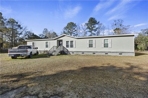 This spacious 5-bedroom, 3-bath home is ready for you! Situated on over an acre of land with no HOA, there’s plenty of room for your toys, work vehicles and outdoor activities. Conveniently located between Beaufort and Hilton Head Island, you’ll enjo...