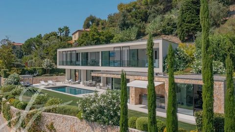 CO-EXCLUSIVITY Located just 10 minutes from Monaco, JOHN TAYLOR is proud to present this stunning property: a recently built, architect-designed villa of exceptional quality. This property, with a total surface area of 640 sq.m, comprises a main vill...