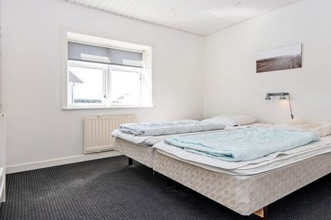 Holiday cottage located on a natural plot approx. 200 m from the North Sea. The house is well decorated with bright and has large rooms with modern furnishings, 2 living rooms and a mezzanine with 3 beds, 3 bathrooms, sauna, whirlpool, well-equipped ...