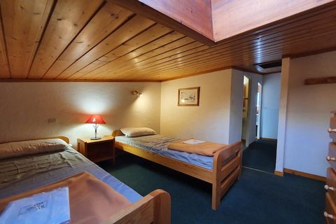 Het appartement in Les Deux Alpes heeft 1 slaapkamer(s) en kan gereserveerd worden tot 6 personen. Accommodatie De accommodatie heeft een oppervlakte van 47 m² iscomfortabel ingerichte en is erg groot, gelegen direct aan de skipiste, met uitzicht de ...