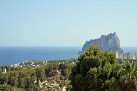 The magnificent building plot with panoramic sea views from Calpe to Moraira, is for sale on the coast of Benissa. This property of 1.565 m2 has a very quiet and pleasant location. Electricity and water connections are already available, as well as a...