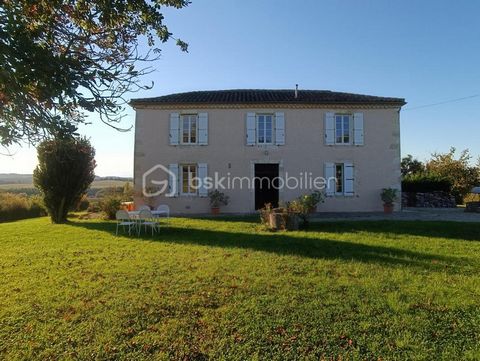 Discover this charming Gascon house, nestled on top of a hill with breathtaking views of the Gers countryside, Lectoure to the north and the majestic Pyrenees to the south! This character property, with its attached barn, has benefited from renovatio...