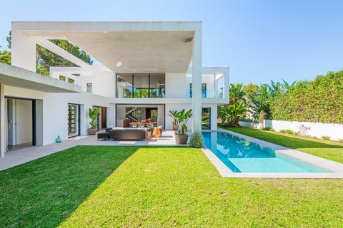 Step into a world of luxury with this spectacular detached villa, a modern architectural masterpiece built in 2021. This stunning property, spanning 391 m, epitomizes the perfect blend of comfort and elegance, featuring a thoughtfully designed layout...