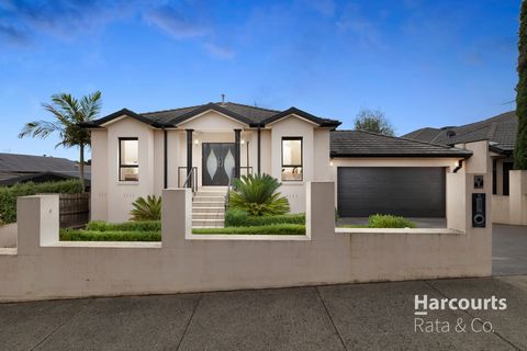 Bienvenue au 9 Galette Place, South Morang, situé sur environ 561 m². Cette superbe maison familiale allie parfaitement style, confort et commodité. Cette résidence offre 4 chambres, dont une chambre principale avec salle de bains privative et dressi...