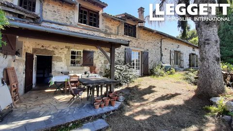 A16500 - Situated in a small hamlet close to the popular village of Abjat Sur Bandiat Information about risks to which this property is exposed is available on the Géorisques website : https:// ...