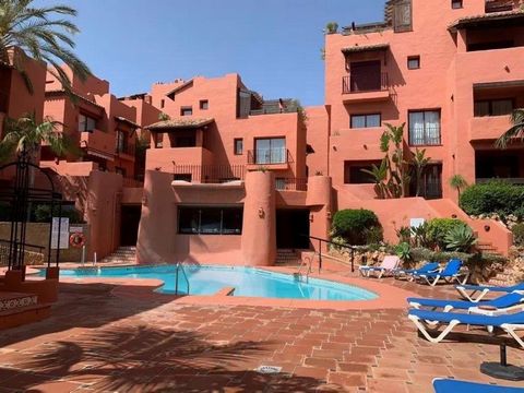 Find your dream home in the charming neighborhood of Elviria, Marbella! We present an elegant apartment with 4 bedrooms and 3 bathrooms, located just 100 meters from the beach, within a private and well-kept urbanization. This spacious and bright pro...