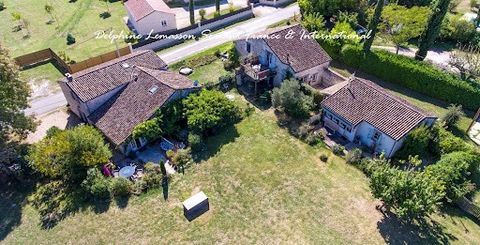 In a small hamlet, 7 km to the popular town of Eymet and 20km to Bergerac and its airport, come and discover this cluster of stone property which will transport you into a world of authenticity and character. This property comprises 3 beautifully dec...