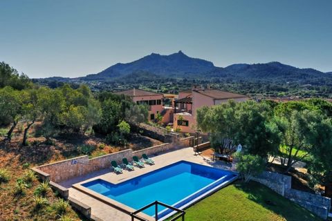 This exclusive villa was built in 2005 and offers a stunning panoramic location and views. The area of ​​the plot is 19,000 square meters and is on top of a mountain. The 300 square meters of the main house are distributed over 2 levels. The entrance...