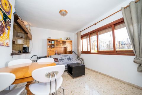 Opportunity to acquire a charming second-floor apartment with an elevator, located in the center of Santa Eulalia. This property features 2 bedrooms, a bathroom, a functional kitchen, and a bright living room. Additionally, it has a convenient exteri...