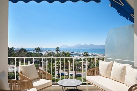 Luxury Apartment on the Croisette** Discover this sumptuous 99.24 m² apartment, located on the fourth floor of a prestigious building on the famous Croisette in Cannes. Offering a breathtaking view of the sea, this property has been completely renova...