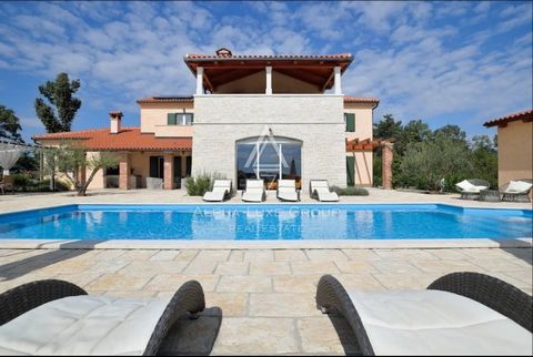 Istria, Višnjan: Istrian villa immersed in natural beauty Discover the charm of Višnjan, a vibrant town nestled in the heart of Istria's western part, where a stunning Istrian villa offers a sanctuary amidst nature's tranquility. This exceptional pro...