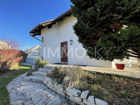 Jardin, piscine, garage, terrasse, balcon ne sont que quelques-uns des points forts de cette propriété passionnante ! Le jardin isolé offre du soleil et de l’ombre, une piscine privée avec un toit et un abri de jardin. Le point central est le salon-s...