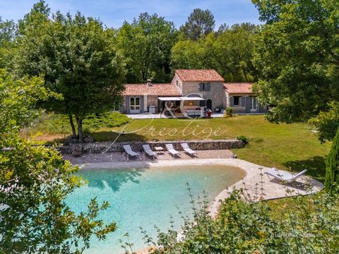 Votre agence LG Prestige Immobilier de Montauroux vous invite à découvrir cette somptueuse bergerie en pierre, entièrement rénovée avec soin. Située à proximité du prestigieux Golf de Terre Blanche, de toutes les commodités et à moins d'une heure de ...