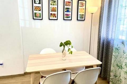 This spacious apartment in the heart of Le Havre can accommodate up to 6 travelers, featuring three beautifully furnished bedrooms. One room has a queen-size bed (160x200cm), another offers two single beds (90x200cm), and the third includes a double ...