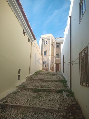 One bedroom apartment in Mouraria, in a private Pateo with 2 buildings, one with 4 floors, another with 3 floors. Buildings without elevator. Rented. Top floors with great Lisbon view Privileged location, very close to Martim Moniz and Baixa.