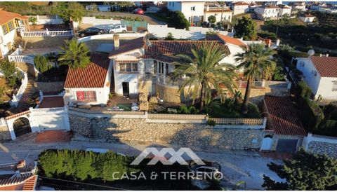 Discover your dream home in the charming seaside village of Benajarafe! This beautifully modernized property offers everything you need for luxurious Mediterranean living. The main house features two spacious bedrooms and a sleek, contemporary bathro...