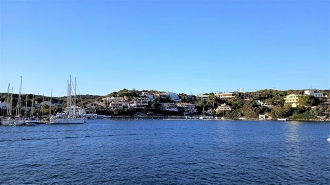 DÃ©couvrez l'exclusivitÃ© dans ces magnifiques appartements situÃ©s Ã quelques mÃ¨tres des eaux calmes du port pittoresque de MaÃ³. Avec une localisation enviable, ces demeures vous offriront des vues impressionnantes sur le port qui se fondent harmo...