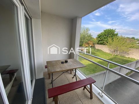 Un appartement récent au 1er étage, avec ascenseur, interphone, et un balcon permettant de prendre son petit déjeuner le matin ou l'apéritif les soirs d'été. Idéal pour une personne seule ou un couple, cet appartement est composé de deux pièces, dont...