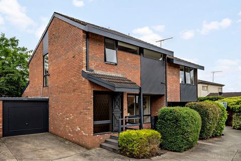 Meticulously modernised and one of only five abodes, this immaculate solid brick town residence exhibits expansive space throughout, whilst also offering the ultimate low maintenance inner urban lifer style. Upon entering, the ground level opens out ...