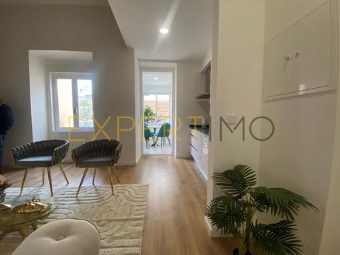 Excelente apartamento em zona nobre de Lisboa, com boas áreas, vistas desafogada e muita luz natural. Com 2 Quartos com roupeiro e uma Suite com roupeiro, Sala e cozinha em open space muito espaçosa, totalmente equipada e mobilada com muito bom gosto...