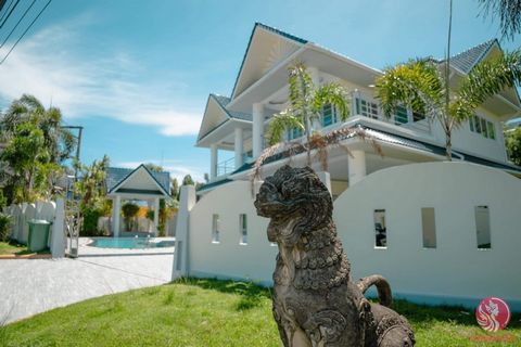 Platinum Residence is a gated complex of 24 villas located in the south of Phuket, just 5 minutes from the famous fishing village and the Rawai promenade, from where you can go to the nearby islands. A few kilometres from the project is one of the mo...