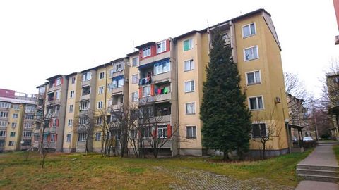 Продается 3-комн. квартира, площадью 87.5 кв.м. Жилая площадь 70 кв. м, кухня 8.75 кв. м, ремонта нет. Квартира располагается на 3 этаже 5-этажного монолитного дома 1992 года постройки. Объект под обременением. Зарегистрированы и/или проживают третьи...