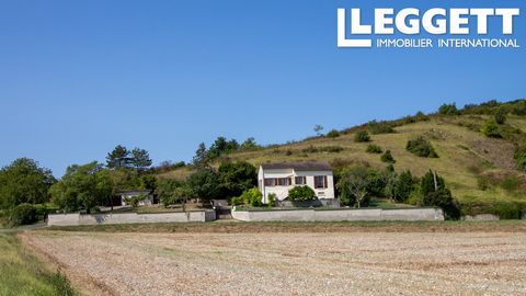 A31819AKB37 - Outside the village of Ports sur Vienne, with commanding views over the countryside, this two bedroom detached house with separate garage/ workshop, built in 1980, has potential to be reconfigured to create additional bedrooms. It would...