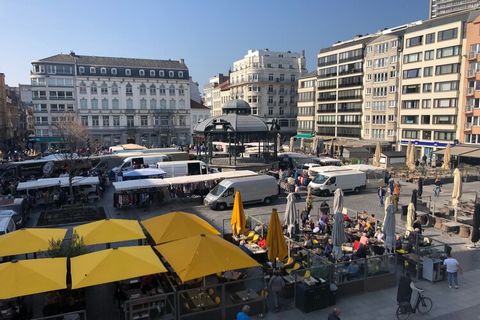 Diese Erdgeschosswohnung von 90 m² hat eine schöne Lage an der belgischen Küste. Ideal für einen Urlaub mit Ihrem Partner oder Ihrer Familie.Die Unterkunft liegt etwa 10 Meter vom Deich entfernt und nur wenige Gehminuten vom lebhaften Zentrum mit gem...