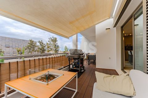 Reference: 04264. A luxurious duplex is sold in La Caleta, in the exclusive Magnolia Golf Resort complex. This modern smart home has been completely renewed with a unique and current design. It has a wide terrace ideal to relax and enjoy a barbecue. ...