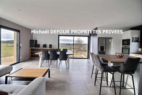 Lapte 43200 maison plain-pied de 98 m² habitables construite en 2021 sous garantie décennale sur 1400 m² de terrain. Prix de vente 260 000 euros présentée en EXCLUSIVITÉ par Michaël DEFOUR O6 49 09 83 40. Située à 10 km d'Yssingeaux et de l'accès à l...