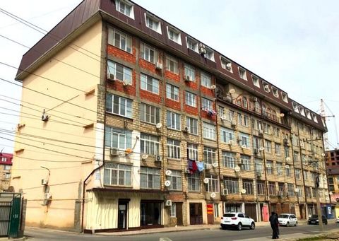 Продается 2-комн. квартира, площадью 137.8 м2. Жилая площадь 110.24 кв. м, кухня 13.78 кв. м, ремонта нет. Квартира располагается на 5 этаже 5-этажного кирпичного дома 2000 года постройки. Объект под обременением. Зарегистрированы и/или проживают тре...