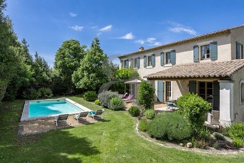 SAINT-REMY DE PROVENCE On foot from the town centER of Saint-Rémy de Provence, in a quiet and private environment, this very well maintained Property on a landscaped park of 2468m². This Bastide Provençale of architect is composed of 4 bedrooms with ...