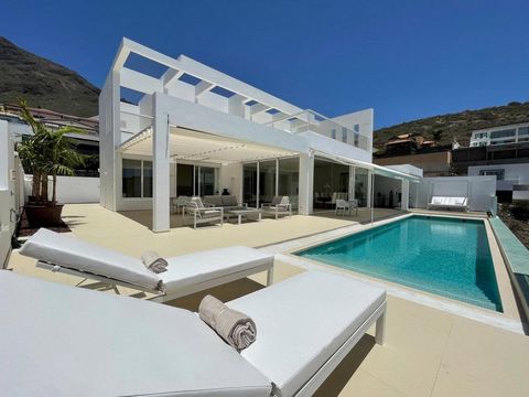 Fabulous modern villa for sale for sale in Roque del Conde, Costa Adeje. The villa offers 300m2 interior space distributed over 3 floors. On the ground floor there is the living room with a large dining room and a fully equipped open kitchen. Next, o...