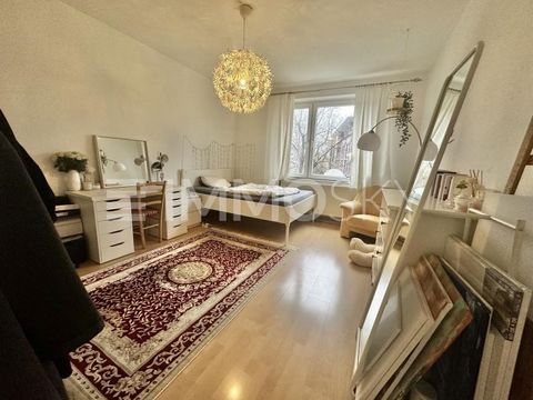 Welkom in uw nieuwe huis in de gewilde wijk Nordstadt in Hannover Dit exclusieve appartement van 69 vierkante meter biedt u de perfecte combinatie van stedelijke levensstijl en wooncomfort. Met twee ruime slaapkamers, een uitnodigende woonkamer, een ...