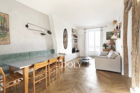 EXCLUSIVITY - DOLY is proud to exclusively present this superb 63 m² 3-room apartment, located on the 3ᵉ floor with elevator of a beautiful, secure and perfectly maintained old building. As soon as you enter, you'll be seduced by a vast, bright livin...