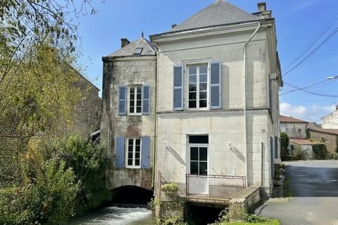 Ancien Moulin à Eau avec Potentiel de Développement