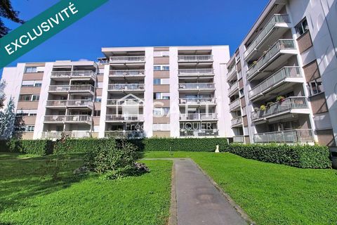 Appartement de type 5 d'environ 104M² avec balcon.