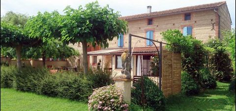 Longère rénovée, gîtes, face aux Pyrénées