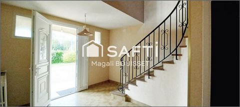 Maison T5 de 140m², 4 chambres, balcon traversant et vue dégagée, un garage de plus de 35m², jardin de 1100m²