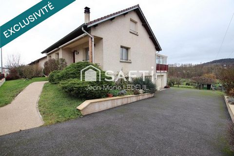 Maison 4 chambres, 2 garages et jardin.