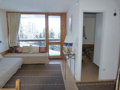 The Residence Armoise is in the centre of Les Arcs 1800 in the village of Les Villards. There is a direct access to the ski slopes, the shops, the nursery and the tourist office. The residence has a lift. Les Arcs is linked to La Plagne via the Parad...