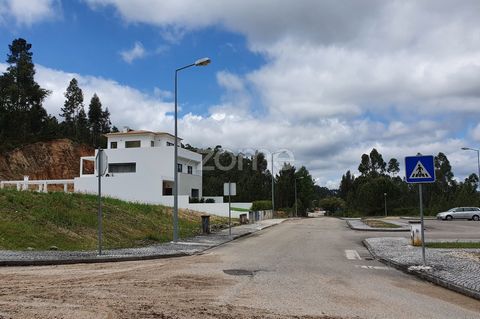 Identificação do imóvel: ZMPT544954 Plot with project - Ourém Plot of land with 384m2 and with a construction area of 280m2. Ideal for those looking for a good home. Also with the possibility of being purchased with turnkey housing. Inserted in an id...