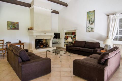 This beautiful holiday home is located on the edge of the small village of Campagnan, in a very quiet residential area. It is located between vineyards, garrigues and pine trees and built in the style of the traditional southern Bastides. It is perfe...