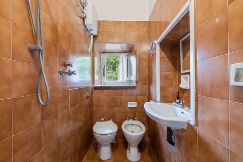 Why stay here? This charming holiday home in Migliorini, Tuscany is ideal for a small family or group to spend a weekend together. It has a shared swimming pool for you to relax and rejuvenate. Parking is available on the premises. Things to do aroun...
